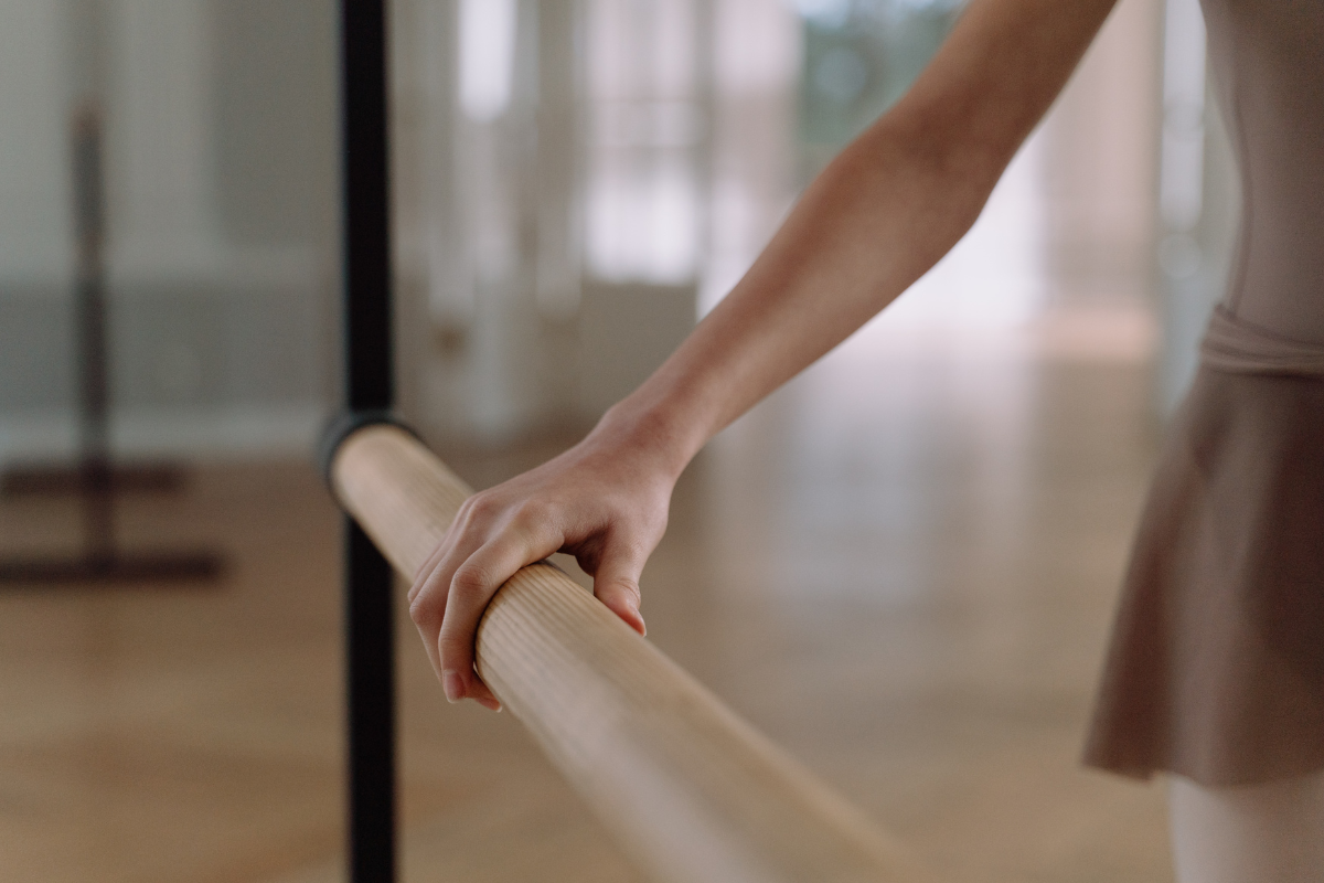 allieva danza mano alla sbarra
